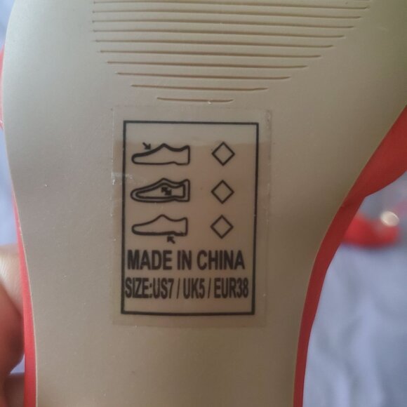 Qupid womens block heels size 7 red color Strappy buckle - Picture 7 of 10